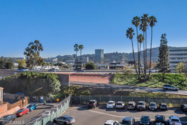 10832 W Riverton Court, North Hollywood, CA 91602