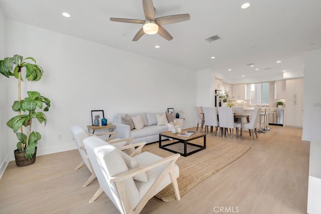 10832 W Riverton Court, North Hollywood, CA 91602