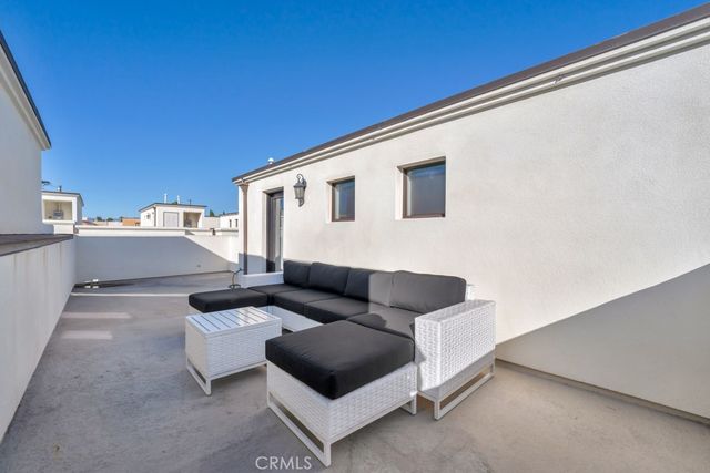 10832 W Riverton Court, North Hollywood, CA 91602