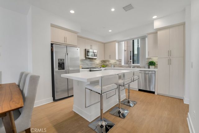 10832 W Riverton Court, North Hollywood, CA 91602