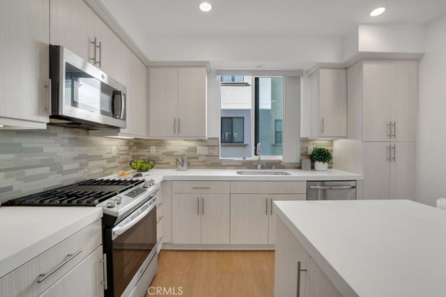 10832 W Riverton Court, North Hollywood, CA 91602