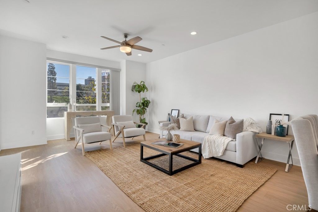 10832 W Riverton Court, North Hollywood, CA 91602