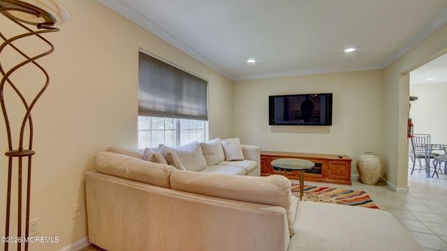 37 Hummingbird Court, Marlboro, NJ 07746