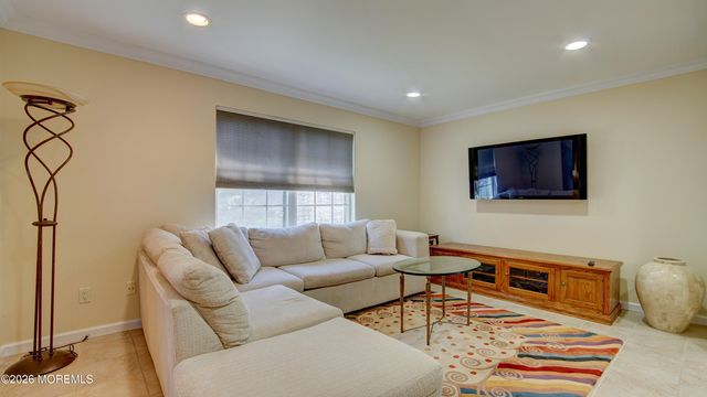 37 Hummingbird Court, Marlboro, NJ 07746