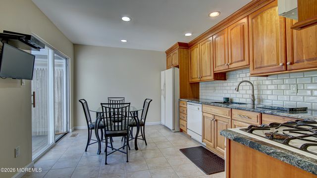 37 Hummingbird Court, Marlboro, NJ 07746