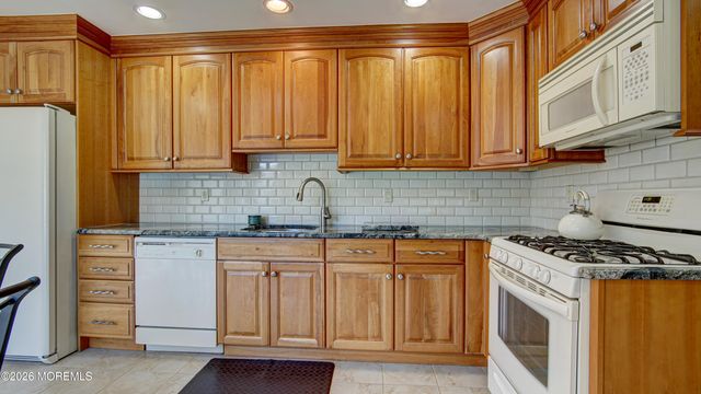 37 Hummingbird Court, Marlboro, NJ 07746