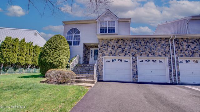 37 Hummingbird Court, Marlboro, NJ 07746