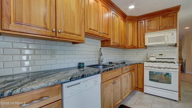 37 Hummingbird Court, Marlboro, NJ 07746