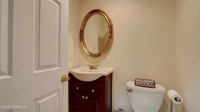 37 Hummingbird Court, Marlboro, NJ 07746