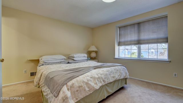 37 Hummingbird Court, Marlboro, NJ 07746