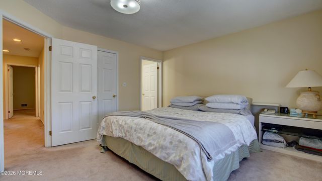 37 Hummingbird Court, Marlboro, NJ 07746
