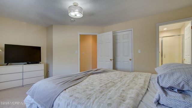37 Hummingbird Court, Marlboro, NJ 07746