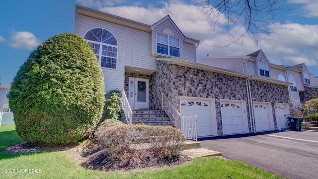 37 Hummingbird Court, Marlboro, NJ 07746
