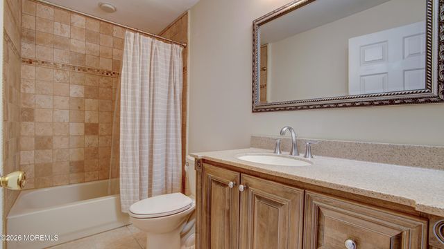 37 Hummingbird Court, Marlboro, NJ 07746