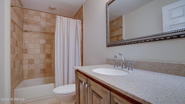 37 Hummingbird Court, Marlboro, NJ 07746