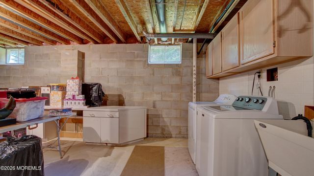 37 Hummingbird Court, Marlboro, NJ 07746