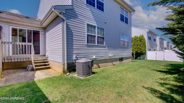 37 Hummingbird Court, Marlboro, NJ 07746