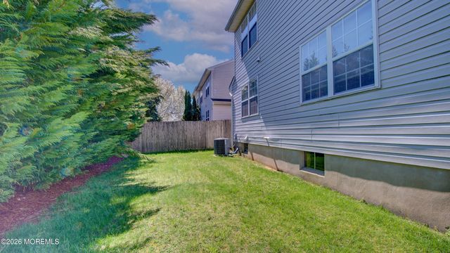 37 Hummingbird Court, Marlboro, NJ 07746