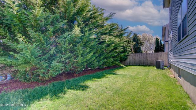 37 Hummingbird Court, Marlboro, NJ 07746