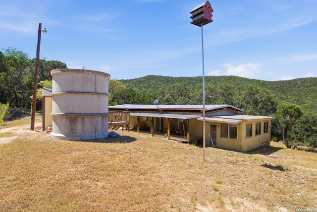 1501 SPRING RD, Pipe Creek, TX 78063