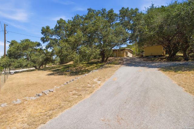 1501 SPRING RD, Pipe Creek, TX 78063