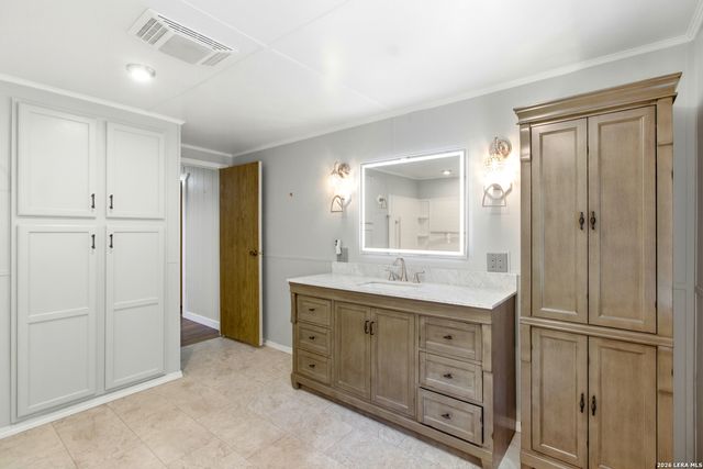 1501 SPRING RD, Pipe Creek, TX 78063