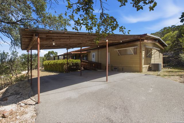 1501 SPRING RD, Pipe Creek, TX 78063