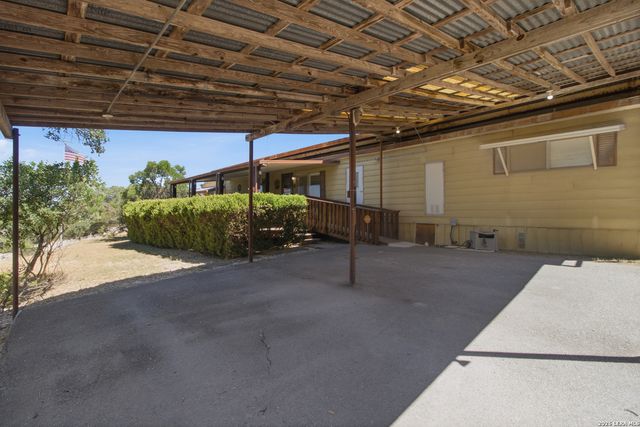 1501 SPRING RD, Pipe Creek, TX 78063