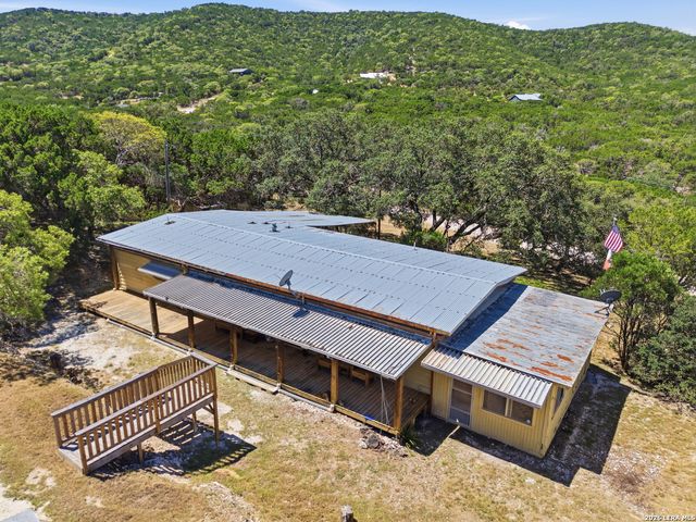 1501 SPRING RD, Pipe Creek, TX 78063