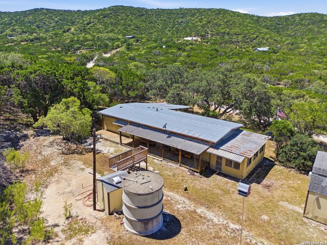 1501 SPRING RD, Pipe Creek, TX 78063