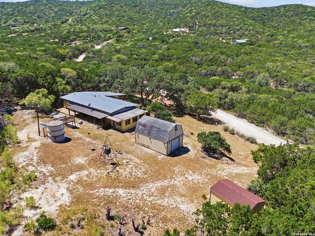 1501 SPRING RD, Pipe Creek, TX 78063