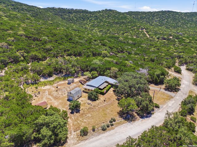 1501 SPRING RD, Pipe Creek, TX 78063