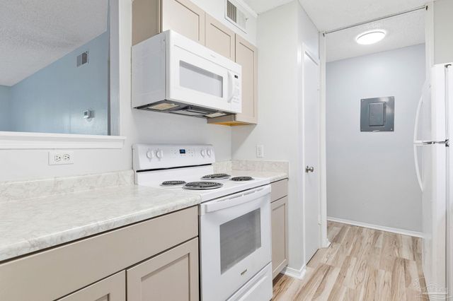 2303 W Michigan Ave B1, Pensacola, FL 32526