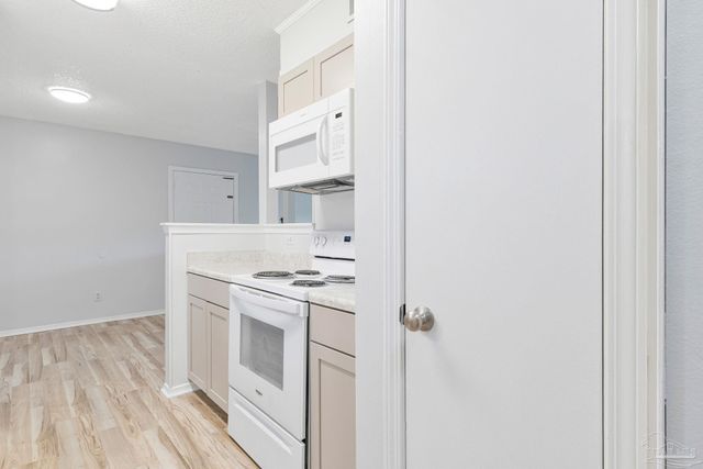 2303 W Michigan Ave B1, Pensacola, FL 32526