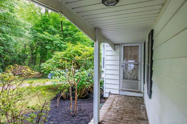 25 Sugar Toms Ridge, East Norwich, NY 11732