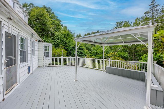 25 Sugar Toms Ridge, East Norwich, NY 11732