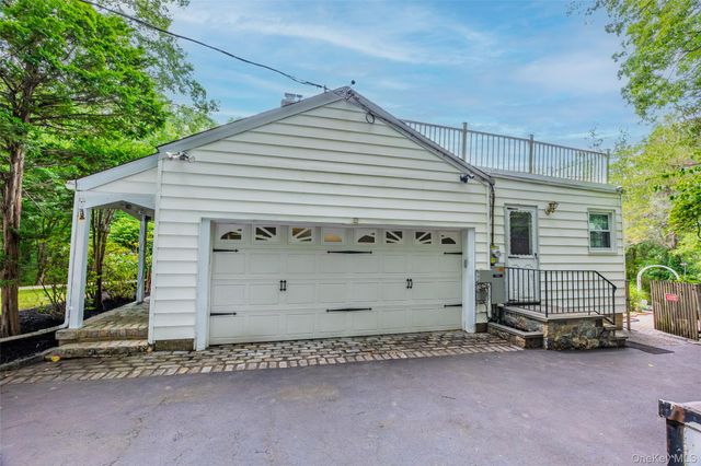 25 Sugar Toms Ridge, East Norwich, NY 11732