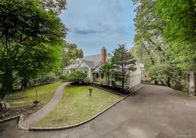 25 Sugar Toms Ridge, East Norwich, NY 11732
