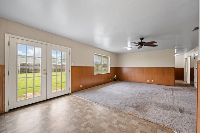 1912 Joslin Street, Cleburne, TX 76033