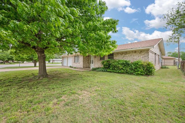 1912 Joslin Street, Cleburne, TX 76033