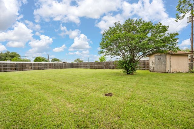 1912 Joslin Street, Cleburne, TX 76033