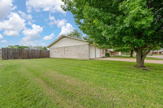 1912 Joslin Street, Cleburne, TX 76033