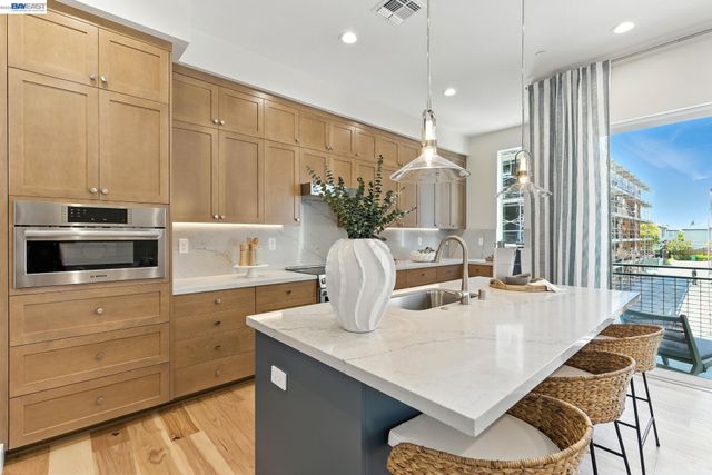 2005 Grand Street, Alameda, CA 94501