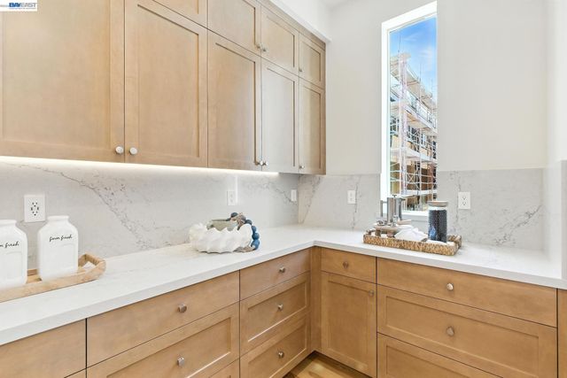 2005 Grand Street, Alameda, CA 94501