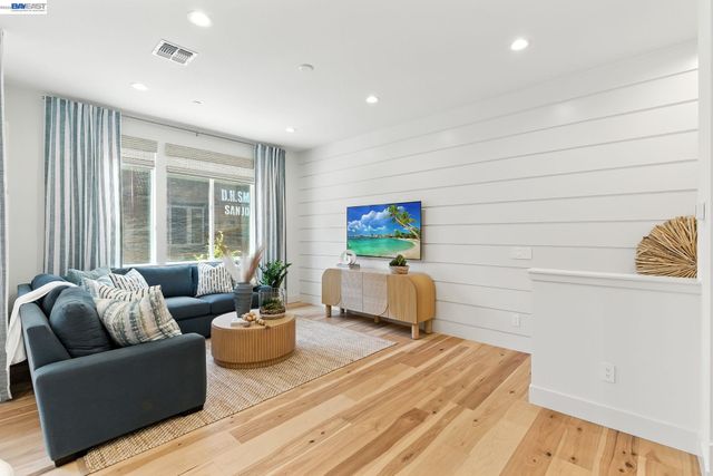 2005 Grand Street, Alameda, CA 94501