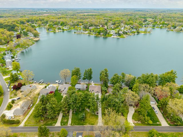 11274 Oakwood Drive, Jerome, MI 49249