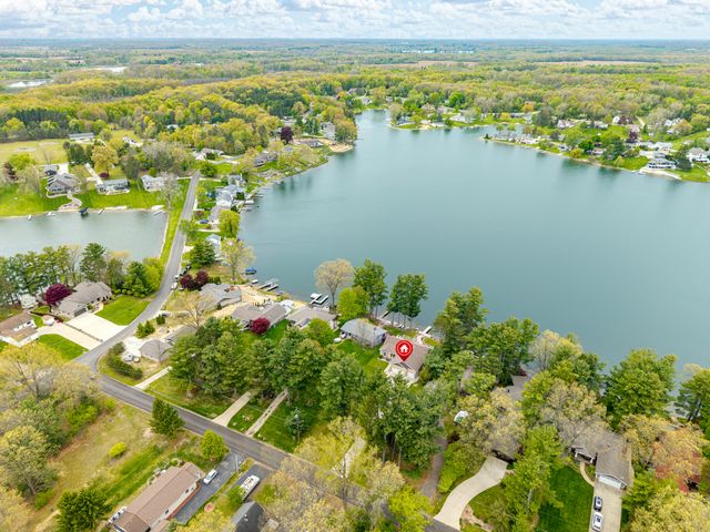 11274 Oakwood Drive, Jerome, MI 49249