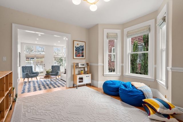 19 Forest St, Newton, MA 02461