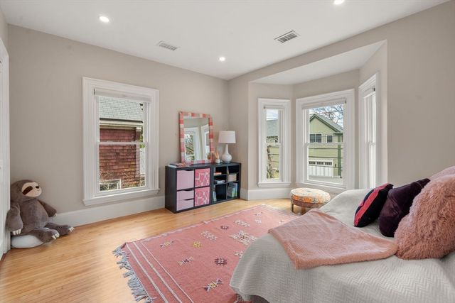 19 Forest St, Newton, MA 02461