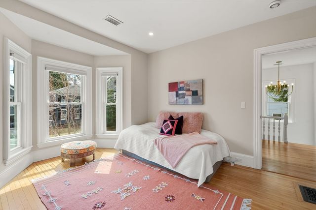 19 Forest St, Newton, MA 02461